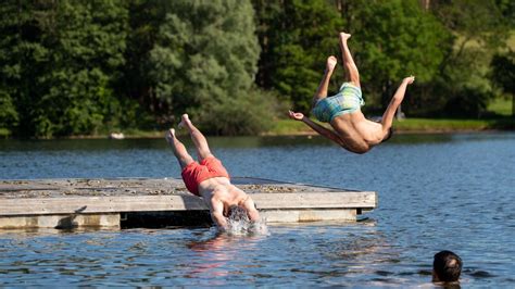 Public am See vom Spanner gefickt